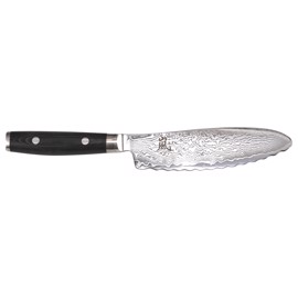 Panini kniv fra Yaxell er en praktisk 2-i-1 kniv